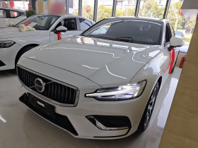 沃尔沃S60 2025款 B4 智逸豪华版