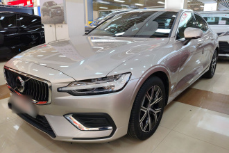 沃尔沃S60 2025款 B4 智逸豪华版