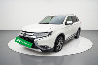 三菱 欧蓝德 2018款 2.0L 两驱荣耀版 5座