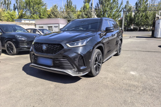 丰田 皇冠陆放 2022款 2.5L HEV四驱尊贵版