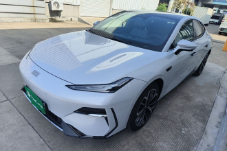 吉利银河 银河E8 2025款 700km 远航智驾版