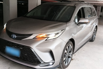 丰田 格瑞维亚 2022款 2.5L混动 尊贵版