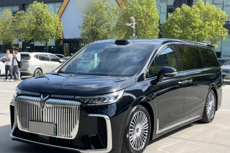 岚图汽车 岚图梦想家 2025款 PHEV 四驱旗舰乾崑版