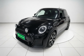 MINI 2023款 2.0T COOPER S 艺术家 五门版