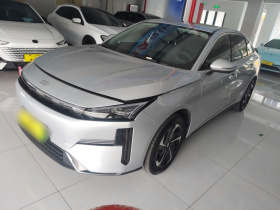 吉利银河 银河L6 2025款 EM-i 140km 星舰版