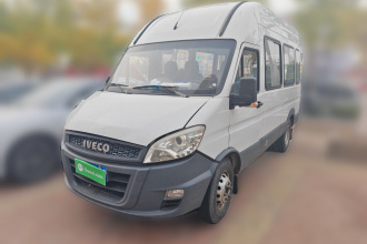 依维柯褒迪 2017款 2.5T尊享A37客车高顶6-7座47Z5