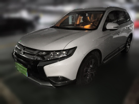 三菱 欧蓝德 2016款 2.4L 四驱精英版 5座