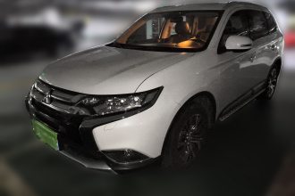 三菱 欧蓝德 2016款 2.4L 四驱精英版 5座