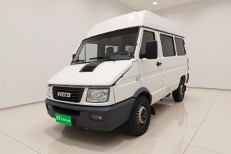 依维柯得意 2020款 2.5T A35客车单胎中顶5-9座国V