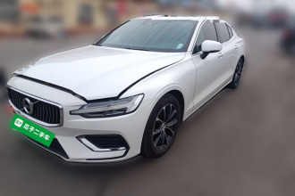 沃尔沃S60 2022款 B4 智逸豪华版