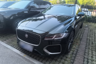 捷豹XFL 2024款 2.0T P250 两驱尊享豪华版