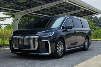 岚图汽车 岚图梦想家 2025款 PHEV 四驱旗舰鲲鹏版