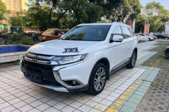 三菱 欧蓝德 2018款 2.0L 两驱荣耀版 5座