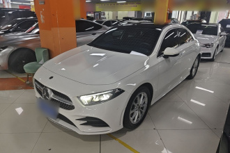 奔驰A级 2022款 改款 A 200 L 运动轿车时尚型