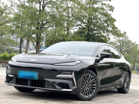 吉利银河 银河星耀8 2025款 130km EM-i 尊享版