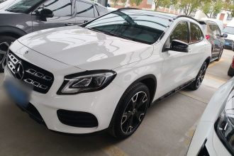 奔驰GLA 2018款 GLA 220 4MATIC 运动型