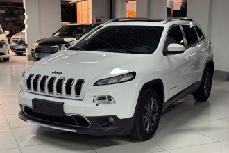 Jeep 自由光 2020款 2.0L 两驱经典运动版