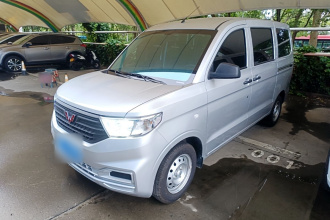 五菱汽车 五菱宏光V 2022款 1.5L劲取版电动助力LAR
