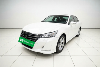 丰田 皇冠 2015款 2.5L 时尚限量版