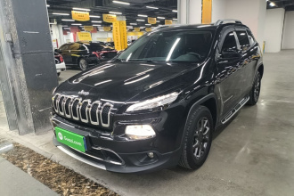 Jeep 自由光 2020款 2.0L 两驱经典运动版