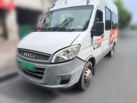 依维柯褒迪 2017款 2.5T尊享A37客车高顶6-7座47Z5