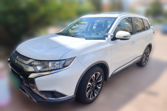 三菱 欧蓝德 2020款 2.0L 两驱畅享版 5座