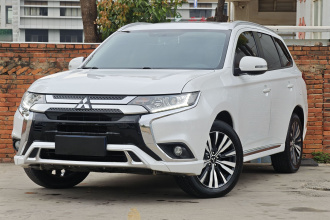 三菱 欧蓝德 2021款 2.0L 两驱畅享版 7座