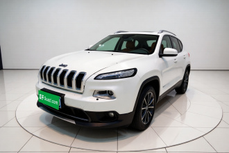 Jeep 自由光 2020款 2.0L 两驱经典运动版