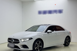 奔驰A级 2022款 改款三 A 200 L 运动轿车时尚型