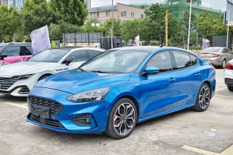 福特 福克斯 2021款 三厢 EcoBoost 180 自动ST Line