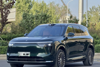 鸿蒙智行 问界M8 2025款 增程 Ultra版 53.4kWh 6座版 (192线激光雷达）