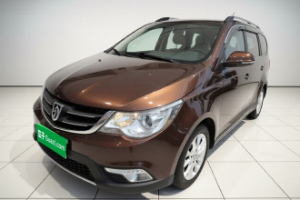 宝骏730 2014款 1.5L 手动豪华导航ESP版 7座