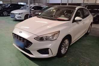 福特 福克斯 2020款 三厢 EcoBoost 180 自动锋潮型
