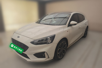 福特 福克斯 2021款 三厢 EcoBoost 180 自动ST Line
