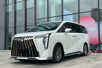 广汽传祺 传祺M8 2023款 宗师系列 双擎 至尊版