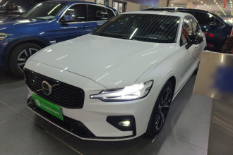 沃尔沃S60 2025款 B5 智雅运动版
