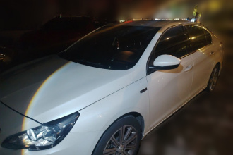 标致408 2015款 1.2T 自动豪华版