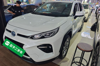 丰田 威兰达 2022款 双擎 2.5L E-CVT两驱尊贵版