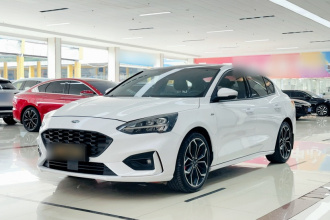福特 福克斯 2020款 三厢 EcoBoost 180 自动ST Line