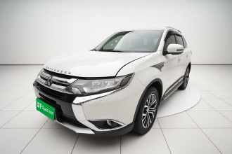 三菱 欧蓝德 2016款 2.4L 四驱精英版 5座