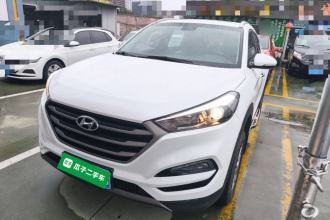 现代 途胜 2015款 1.6T 双离合两驱智能型