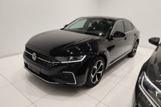 大众 帕萨特 2025款 出众款 330TSI 星空精英版