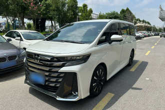 丰田 威尔法 2024款 皇冠 双擎 2.5L 至尊行政版