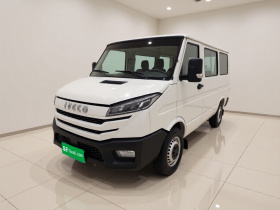 依维柯得意 2023款 2.5T A35M1短轴低顶单胎侧拉门5-9座