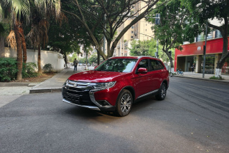 三菱 欧蓝德 2018款 2.0L 两驱荣耀版 5座