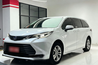 丰田 赛那SIENNA 2023款 2.5L混动 舒适版