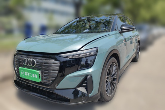 奥迪Q5 e-tron 2022款 40 e-tron 星耀型 机甲套装