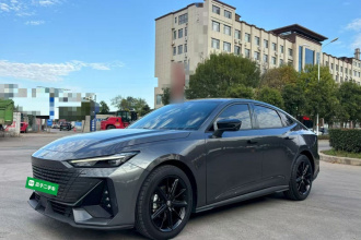 长安UNI-V 2022款 1.5T 尊贵型