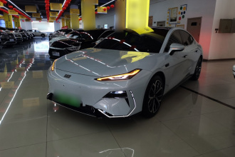 吉利银河 银河E8 2025款 700km 远航智驾版