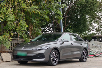 荣威D7 2023款 DMH 125km 卓越版